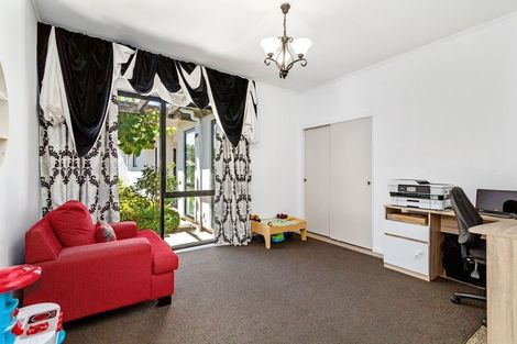 Photo of property in 40 Bing Lucas Drive, Tawa, Wellington, 5028