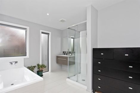 Photo of property in 17b Wairakei Road, Strowan, Christchurch, 8052