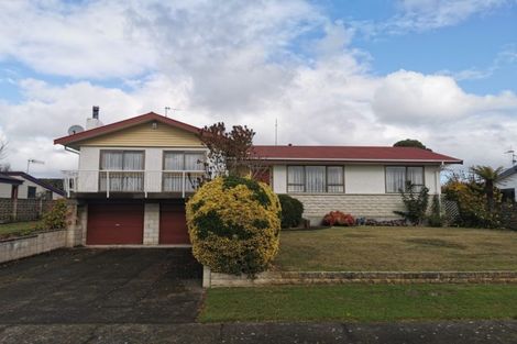 Photo of property in 10 Deakin Place, Clive, 4102