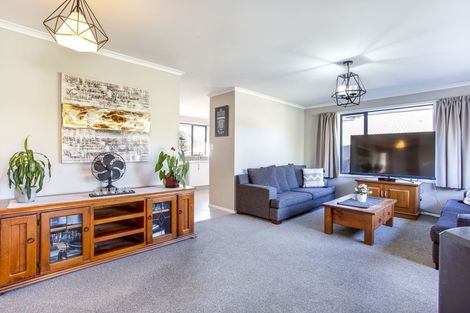 Photo of property in 6 Amberly Rise, Helensville, 0800