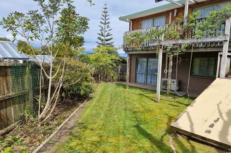 Photo of property in 16 Garcia Place, West Harbour, Auckland, 0618