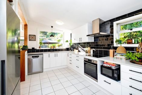 Photo of property in 15 Burns Road, Hospital Hill, Napier, 4110