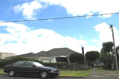 Photo of property in 11 Otakau Road, Milford, Auckland, 0620