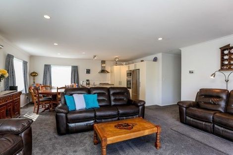 Photo of property in 5a Simons Street, Moturoa, New Plymouth, 4310