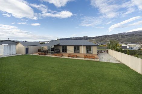 Photo of property in 21 Missy Crescent, Mount Pisa, Cromwell, 9383