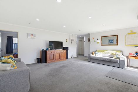 Photo of property in 40 Te Kauri Place, Helensville, 0800
