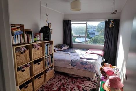 Photo of property in 8 Elizabeth Drive, West Harbour, Auckland, 0618