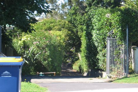 Photo of property in 98 Arran Road, Browns Bay, Auckland, 0630