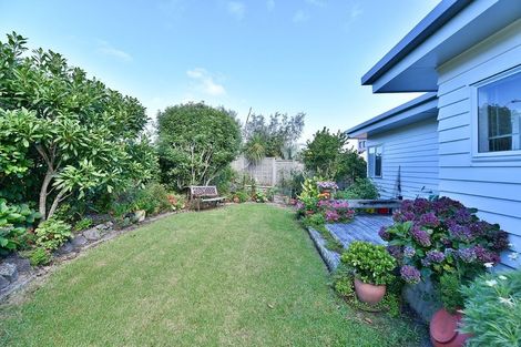 Photo of property in 104 Pacific Parade, Army Bay, Whangaparaoa, 0930