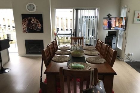 Photo of property in 24 Midhurst Avenue, Henderson, Auckland, 0612