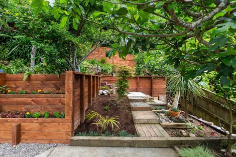 Photo of property in 10 Caledonia Place, Highlands Park, New Plymouth, 4312