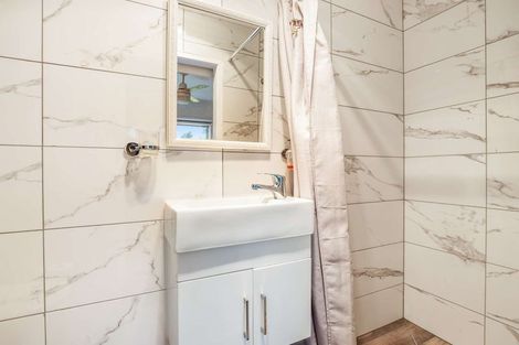 Photo of property in 11 Beaudine Avenue, Glenfield, Auckland, 0629