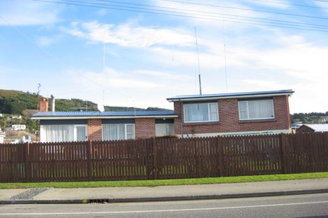 Photo of property in 240 Marine Parade, Bluff, 9814