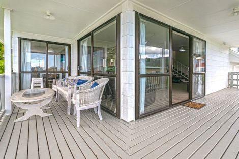 Photo of property in 127 Tuna Place, Onemana, Whangamata, 3691