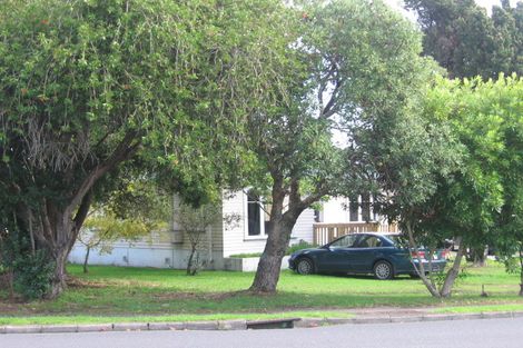 Photo of property in 53 Henderson Valley Road, Henderson, Auckland, 0612