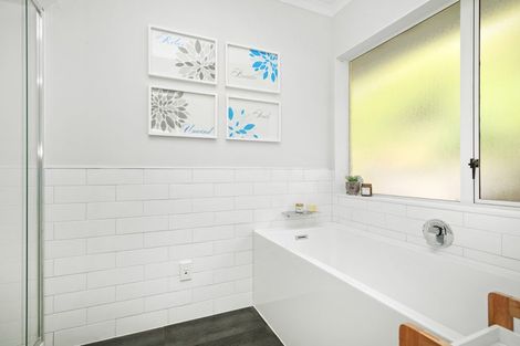 Photo of property in 125 Woodman Drive, Tawa, Wellington, 5028