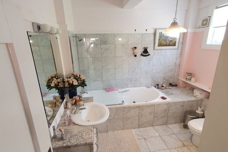 Photo of property in Inverleith House, 306 Oriental Parade, Oriental Bay, Wellington, 6011