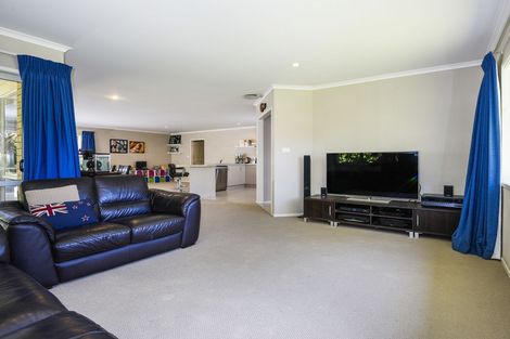 Photo of property in 7a Kitewaho Road, Swanson, Auckland, 0816