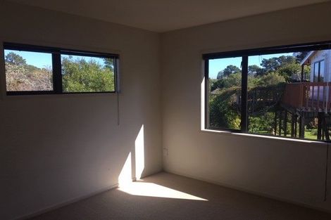 Photo of property in 1/282 East Coast Road, Forrest Hill, Auckland, 0620