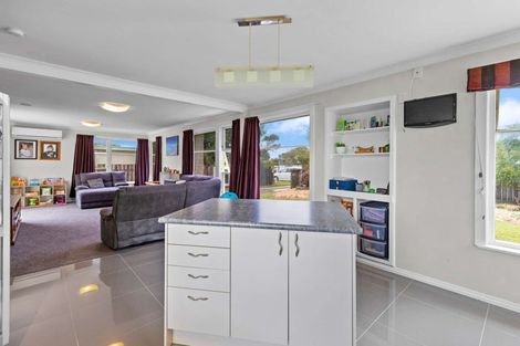 Photo of property in 28 Mazengarb Road, Paraparaumu Beach, Paraparaumu, 5032