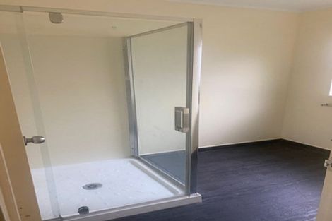 Photo of property in 4/8 Eulogy Place, Randwick Park, Auckland, 2105