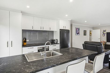 Photo of property in 12 Enereta Road, Otaki, 5512