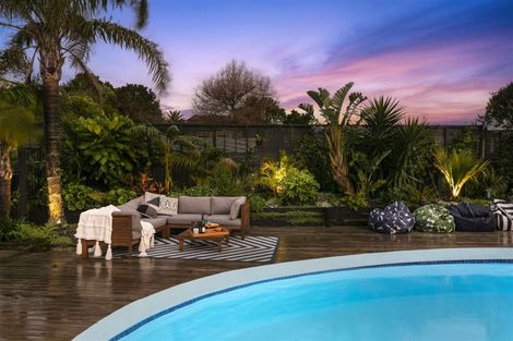 Photo of property in 8 Higham Ferrers Place, Red Beach, 0932