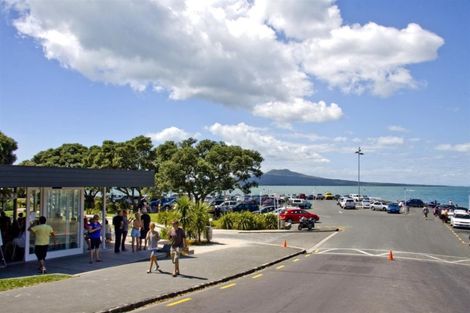 Photo of property in 2d/5 The Promenade, Takapuna, Auckland, 0622