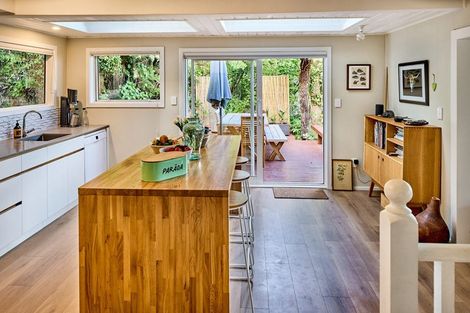 Photo of property in 98 Motuhara Road, Plimmerton, Porirua, 5026