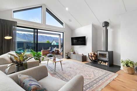 Photo of property in 48 Stratford Drive, Mount Pisa, Cromwell, 9383