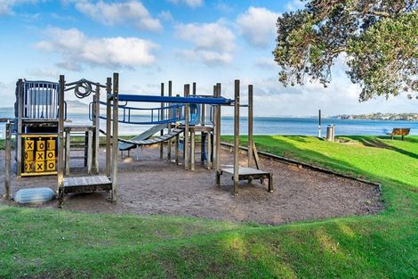 Photo of property in 7b Peter Terrace, Castor Bay, Auckland, 0620