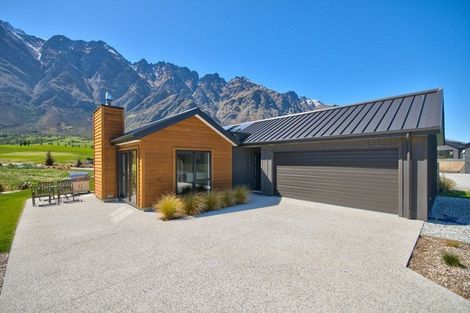 Photo of property in 10 Pendeen Crescent, Jacks Point, Queenstown, 9371
