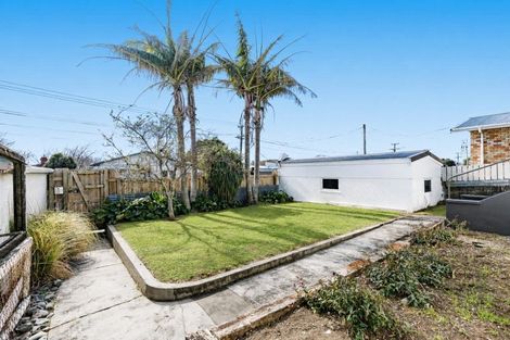 Photo of property in 100 Lemon Street, New Plymouth, 4312