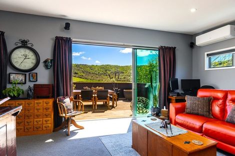 Photo of property in 11 Glentui Place, Waikawa, Picton, 7220