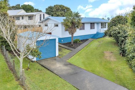 Photo of property in 10 Gannet Place, One Tree Point, 0118