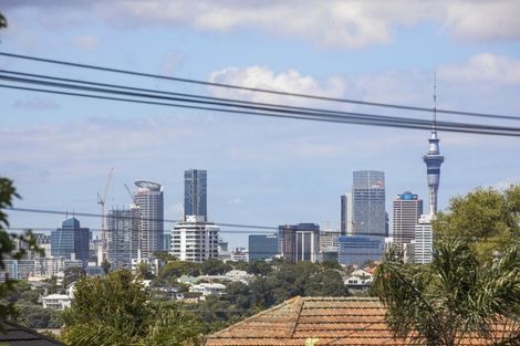 Photo of property in 1/3 Rosyth Avenue, Bayswater, Auckland, 0622