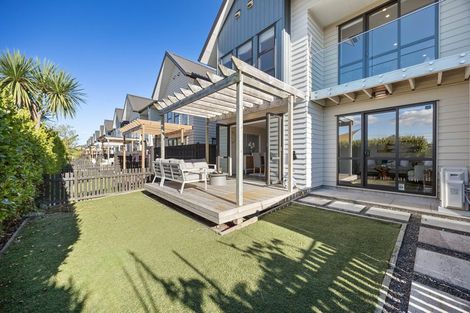 Photo of property in 21 Irving Place, Hobsonville, Auckland, 0616