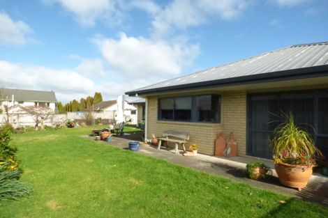 Photo of property in 14 Loveridge Place, Morrinsville, 3300