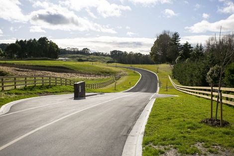 Photo of property in 10 Willow Lane, Acacia Bay, 3385