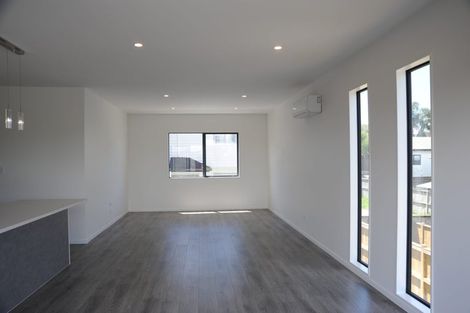 Photo of property in 7/11 Oteha Valley Road, Northcross, Auckland, 0632