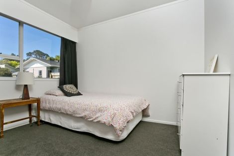 Photo of property in 2/38 Ayton Drive, Totara Vale, Auckland, 0629