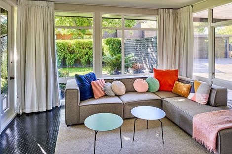 Photo of property in 27 Cheviot Road, Lowry Bay, Lower Hutt, 5013