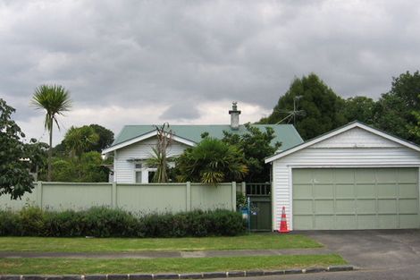 Photo of property in 38 Queensway, Three Kings, Auckland, 1024