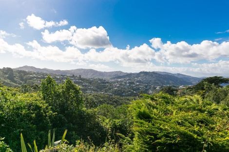 Photo of property in 6 Ashton Fitchett Drive, Brooklyn, Wellington, 6021