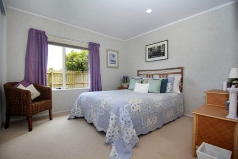 Photo of property in 2/7 Zurich Place, Weymouth, Auckland, 2103