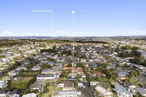 Photo of property in 21 Orams Road, Hillpark, Auckland, 2102