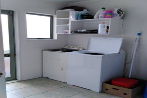 Photo of property in 16 Stewart Gibson Place, Manurewa, Auckland, 2105