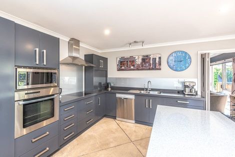 Photo of property in 18 Golf Vue Place, Castlecliff, Whanganui, 4501