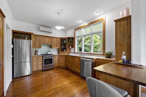 Photo of property in 16 Kowhai Street, Eastbourne, Lower Hutt, 5013