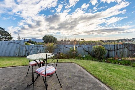 Photo of property in 3 Frimley Terrace, Waikanae Beach, Waikanae, 5036